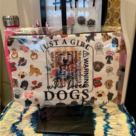 Makeup Bag for Dog Lovers NWT “Just a Girl Who Loves Dogs” 9.1 x 7.1 Waterproof - Picture 5 of 5